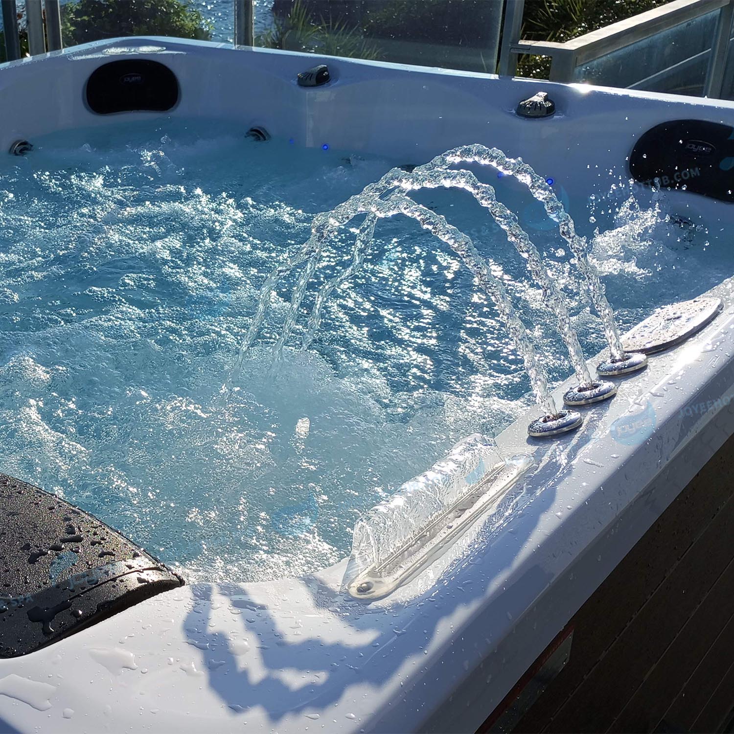 Revolutionizing Relaxation:  Whirlpool Baths with Air Bubble Jets  